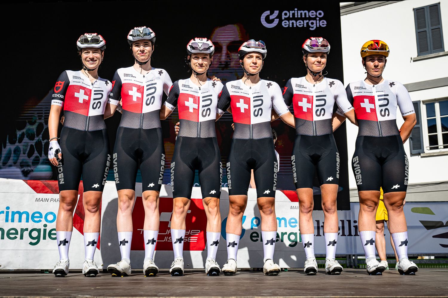 Swiss Cycling Athletinnen feiern im Zielbereich